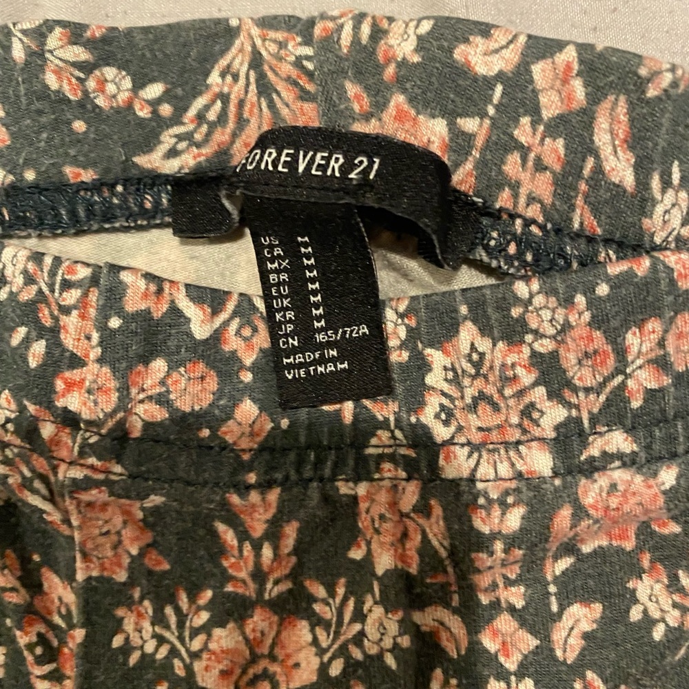 forever 21 flare flower print leggings, size medium